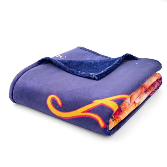 Disney Aladdin Retro VHS Boxed Silk Touch Classic Throw Blanket - Picture 3 of 6